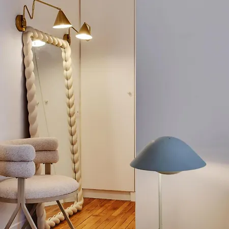 Apartment Calm Square Flat