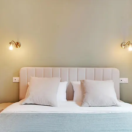 Apartment Calm Square Flat *