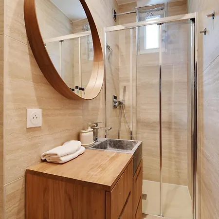 Calm Square Flat Apartment